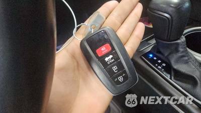 2023 Toyota Camry SE - zdjęcie 17 z 33 - miniatura