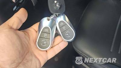 2026 Mercedes-Benz GLC 350e - zdjęcie 18 z 25 - miniatura