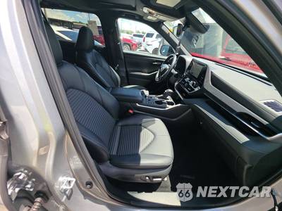 2025 Toyota Highlander XSE - zdjęcie 14 z 32 - miniatura