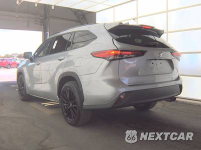 2025 Toyota Highlander XSE - zdjęcie 8 z 32 - miniatura