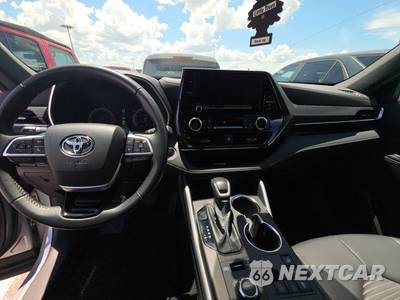 2025 Toyota Highlander XSE - zdjęcie 17 z 32 - miniatura