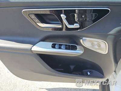 2023 Mercedes-Benz GLC 300 4MATIC - zdjęcie 9 z 28 - miniatura