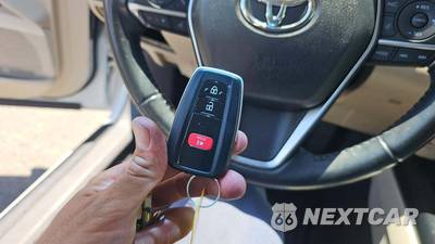2018 Toyota Camry XLE - zdjęcie 20 z 28 - miniatura