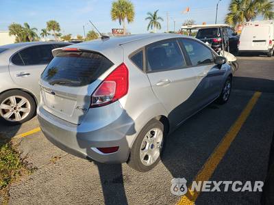 2016 Ford Fiesta SE Hatchback - zdjęcie 4 z 50 - miniatura