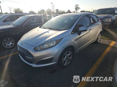 2016 Ford Fiesta SE Hatchback - zdjęcie 1 z 50 - miniatura