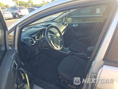2016 Ford Fiesta SE Hatchback - zdjęcie 7 z 50 - miniatura