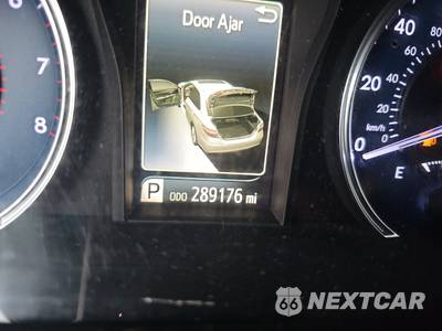 2016 Toyota Camry LE - zdjęcie 12 z 30 - miniatura