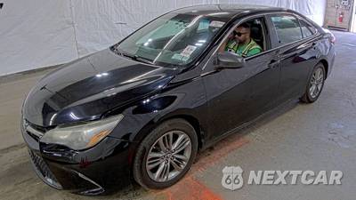 2015 Toyota Camry SE - zdjęcie 1 z 48 - miniatura