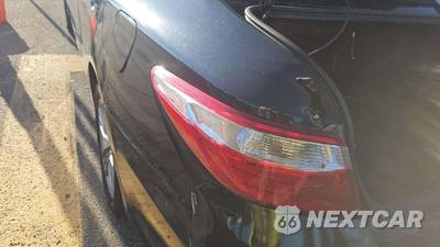 2016 Toyota Camry SE - zdjęcie 27 z 35 - miniatura