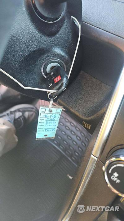 2016 Toyota Camry SE - zdjęcie 21 z 35 - miniatura