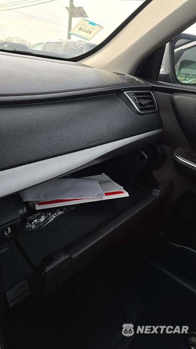 2016 Toyota Camry SE - zdjęcie 35 z 50 - miniatura