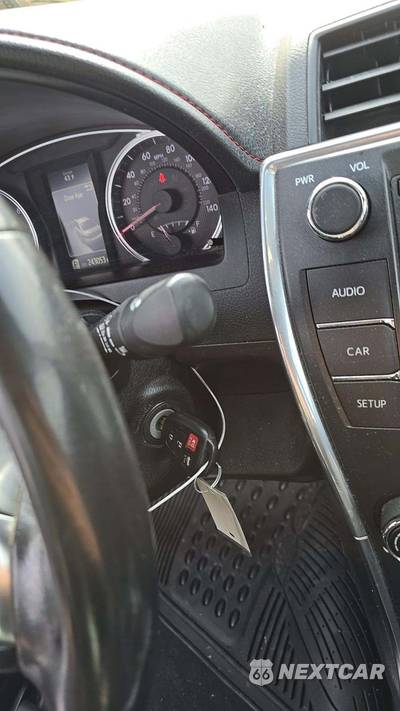 2016 Toyota Camry SE - zdjęcie 17 z 50 - miniatura