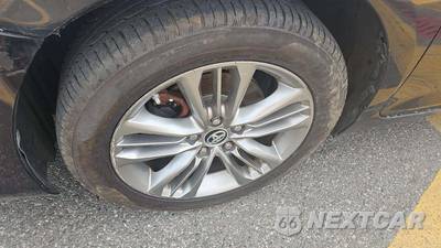 2016 Toyota Camry SE - zdjęcie 36 z 40 - miniatura