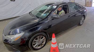 2016 Toyota Camry SE - zdjęcie 1 z 50 - miniatura