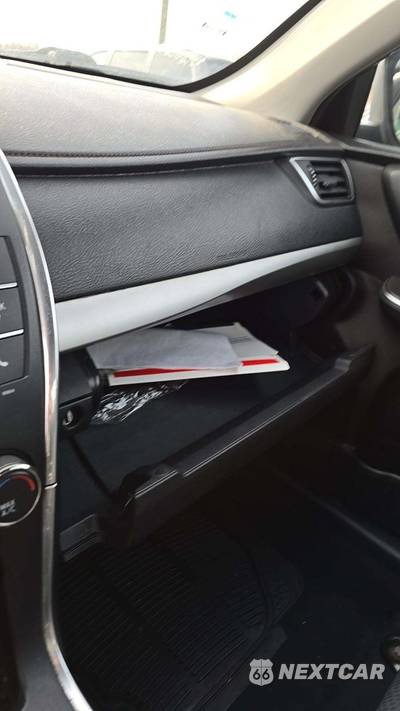 2016 Toyota Camry SE - zdjęcie 26 z 50 - miniatura