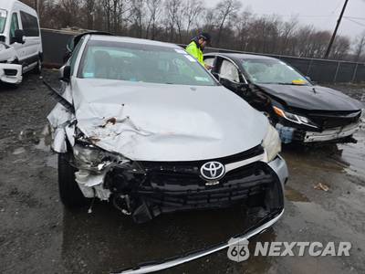 2016 Toyota Camry SE - zdjęcie 2 z 59 - miniatura
