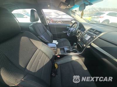 2017 Toyota Camry SE - zdjęcie 8 z 55 - miniatura