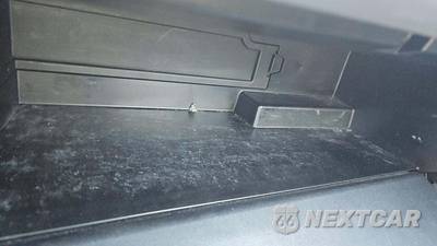 2016 Toyota Camry SE - zdjęcie 17 z 37 - miniatura