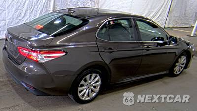 2019 Toyota Camry LE - zdjęcie 4 z 46 - miniatura