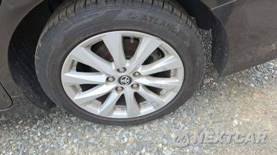 2019 Toyota Camry LE - zdjęcie 40 z 46 - miniatura