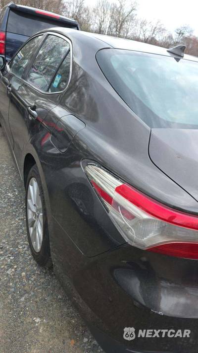 2019 Toyota Camry LE - zdjęcie 38 z 46 - miniatura