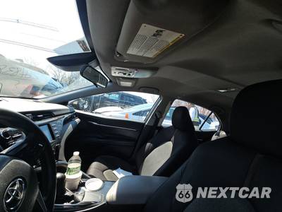 2019 Toyota Camry LE - zdjęcie 19 z 46 - miniatura