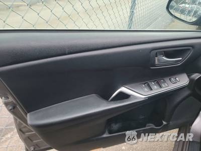 2017 Toyota Camry SE - zdjęcie 9 z 37 - miniatura