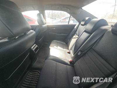 2016 Toyota Camry SE - zdjęcie 13 z 39 - miniatura