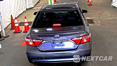 2016 Toyota Camry LE - zdjęcie 5 z 52 - miniatura