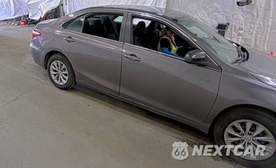 2016 Toyota Camry LE - zdjęcie 3 z 52 - miniatura