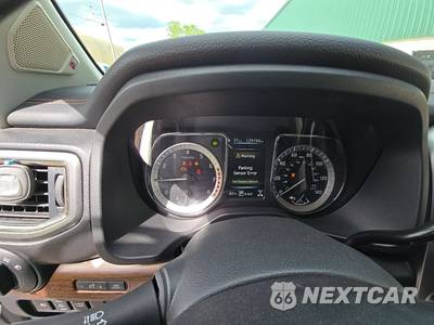2017 Nissan TITAN Platinum Reserve Crew Cab Short Bed - zdjęcie 12 z 46 - miniatura