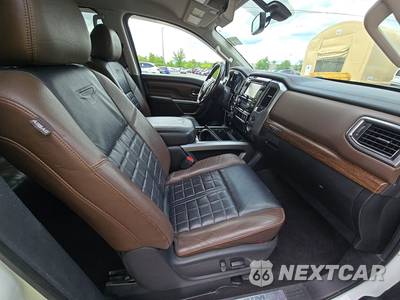 2017 Nissan TITAN Platinum Reserve Crew Cab Short Bed - zdjęcie 8 z 46 - miniatura