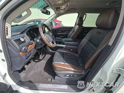 2017 Nissan TITAN Platinum Reserve Crew Cab Short Bed - zdjęcie 7 z 46 - miniatura