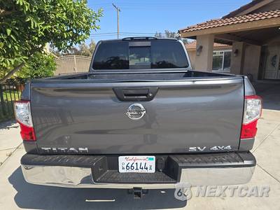 2017 Nissan TITAN SV Crew Cab Short Bed - zdjęcie 5 z 26 - miniatura