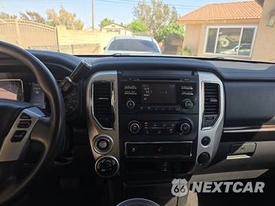 2017 Nissan TITAN SV Crew Cab Short Bed - zdjęcie 11 z 26 - miniatura