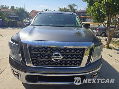 2017 Nissan TITAN SV Crew Cab Short Bed - zdjęcie 2 z 26 - miniatura