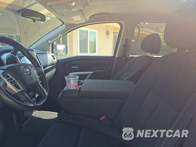 2017 Nissan TITAN SV Crew Cab Short Bed - zdjęcie 7 z 26 - miniatura