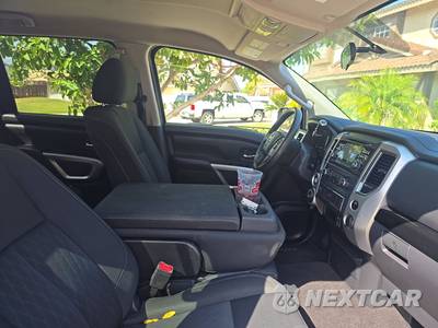 2017 Nissan TITAN SV Crew Cab Short Bed - zdjęcie 8 z 26 - miniatura