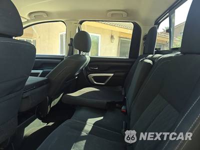 2017 Nissan TITAN SV Crew Cab Short Bed - zdjęcie 13 z 26 - miniatura
