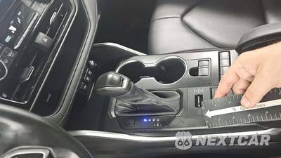 2021 Toyota Highlander XLE - zdjęcie 32 z 49 - miniatura