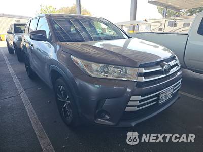 2019 Toyota Highlander LE - zdjęcie 3 z 49 - miniatura
