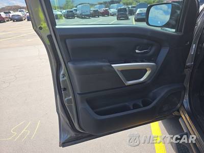 2021 Nissan TITAN SV Crew Cab Short Bed - zdjęcie 9 z 38 - miniatura