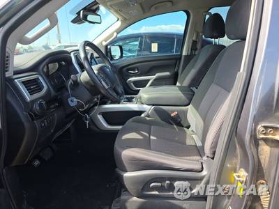 2021 Nissan TITAN SV Crew Cab Short Bed - zdjęcie 7 z 38 - miniatura