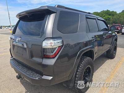 2018 Toyota 4Runner SR5 - zdjęcie 4 z 27 - miniatura