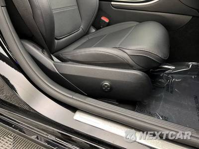 2025 Mercedes-Benz C 300 4MATIC - zdjęcie 30 z 39 - miniatura