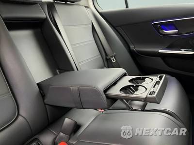 2025 Mercedes-Benz C 300 4MATIC - zdjęcie 33 z 39 - miniatura