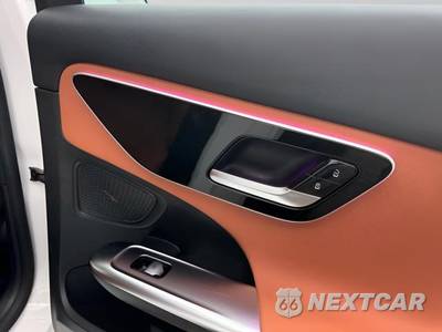 2025 Mercedes-Benz C 300 4MATIC - zdjęcie 36 z 40 - miniatura