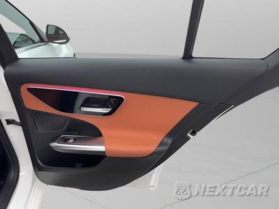 2025 Mercedes-Benz C 300 4MATIC - zdjęcie 35 z 40 - miniatura