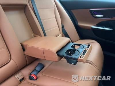 2025 Mercedes-Benz C 300 4MATIC - zdjęcie 34 z 40 - miniatura