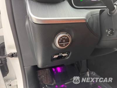 2025 Mercedes-Benz C 300 4MATIC - zdjęcie 10 z 40 - miniatura